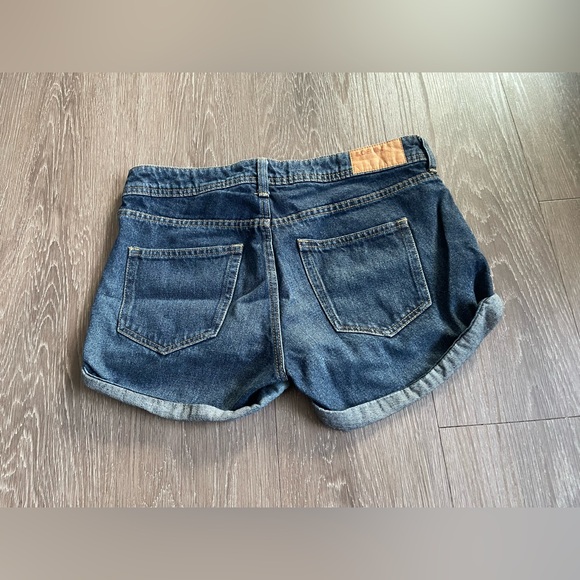 H&M Blue Denim Shorts with Cuffed Hem - Picture 2 of 8
